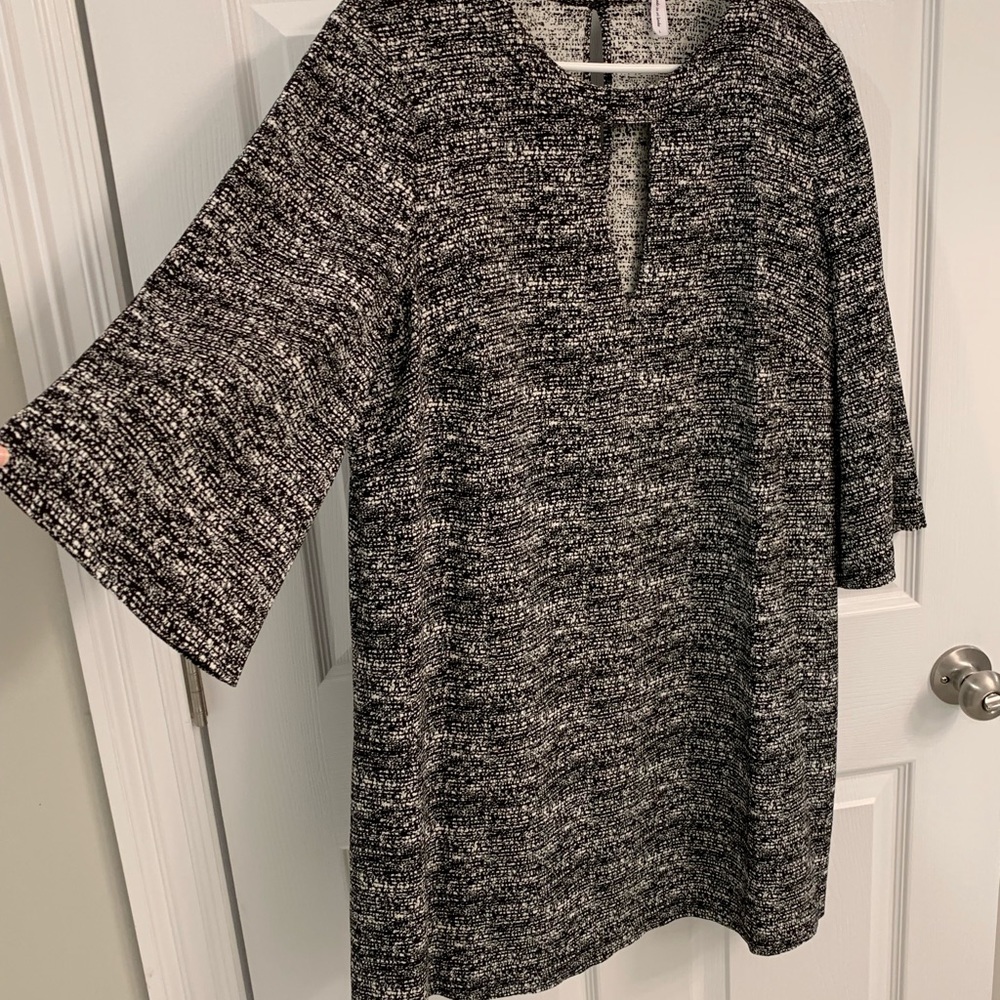 BCBG black and white 3/4 sleeve Shift Dress